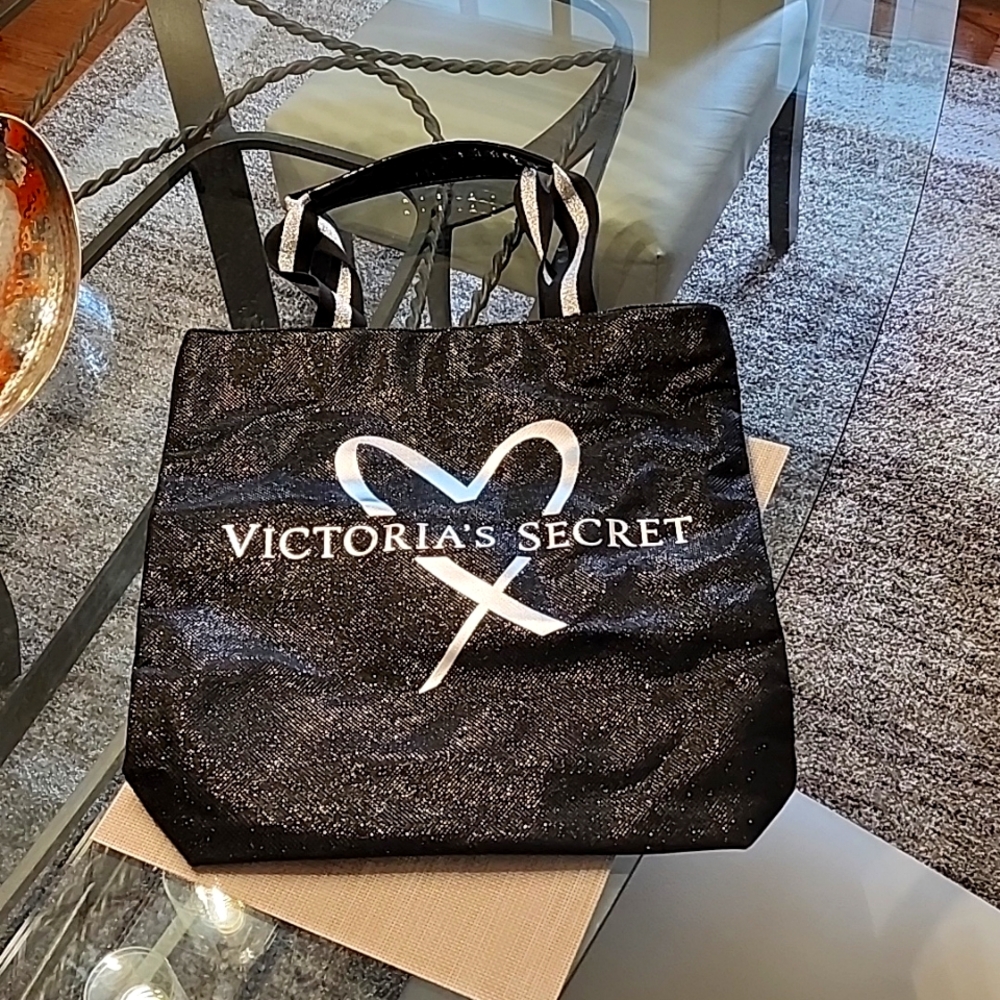VICTORIA'S SECRET TRAVEL BAG